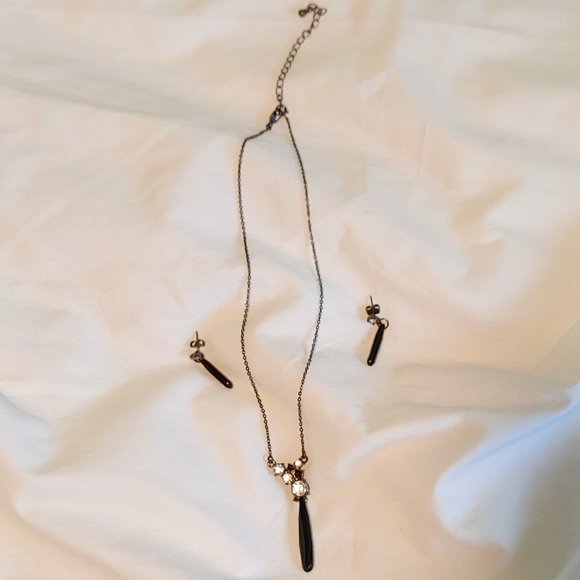 None Jewelry - Vintage Jet Black & Rhinestone Pendant Necklace & Earring Set
